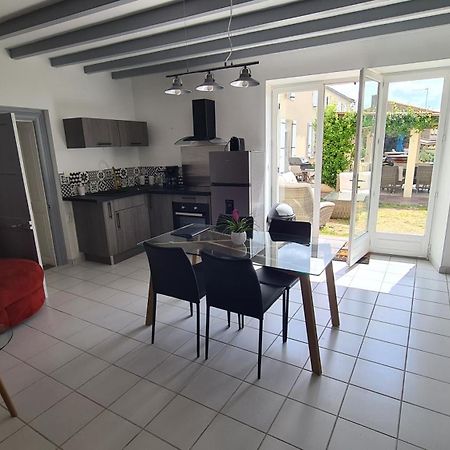 Gites De 2 A 11 Personnes Au Domaine D'Usson Echebrune Экстерьер фото